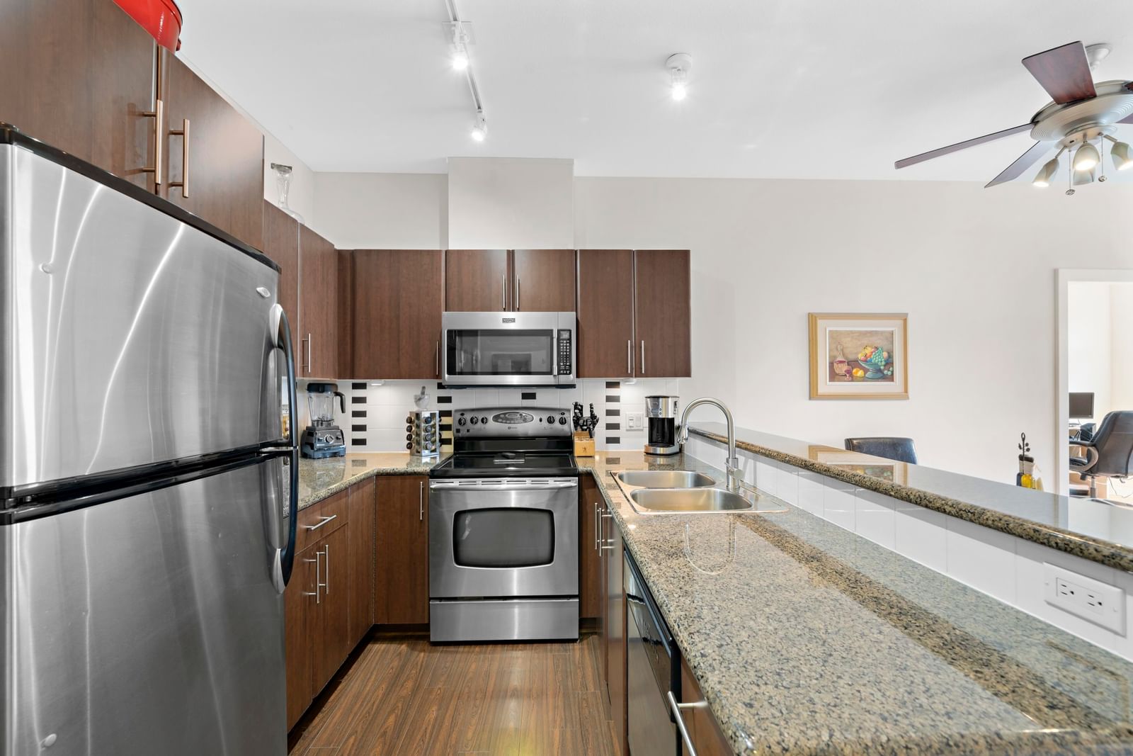 Listing Image 6