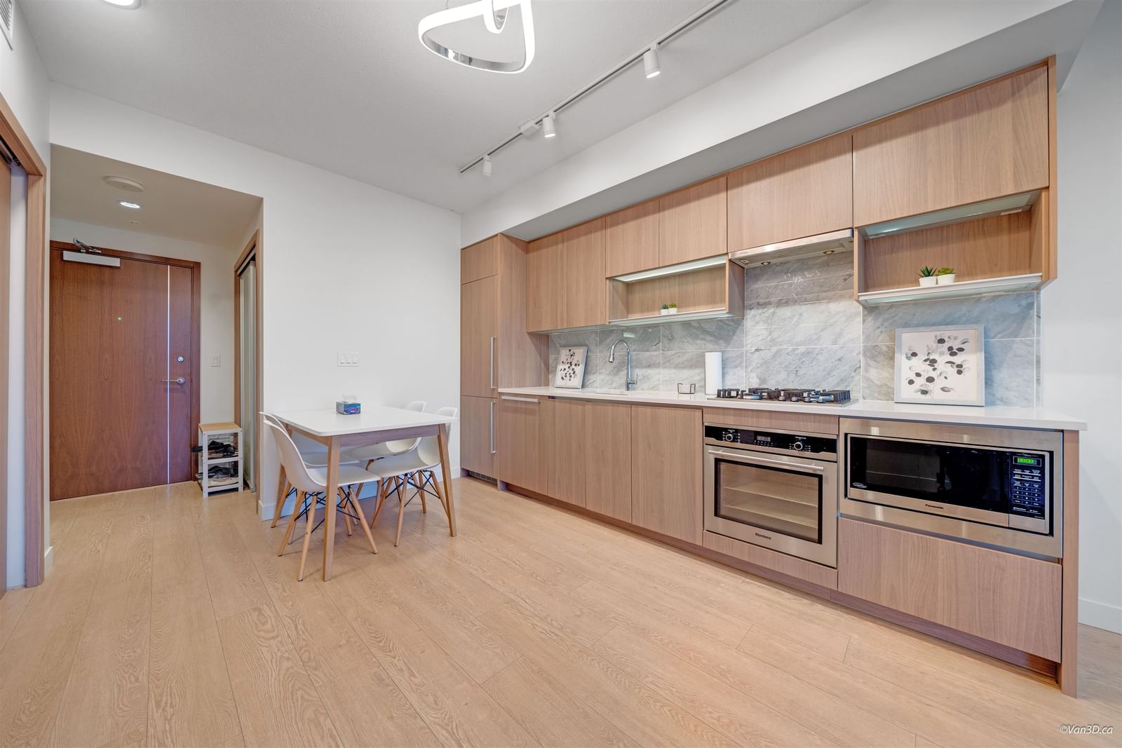 Listing Image 6