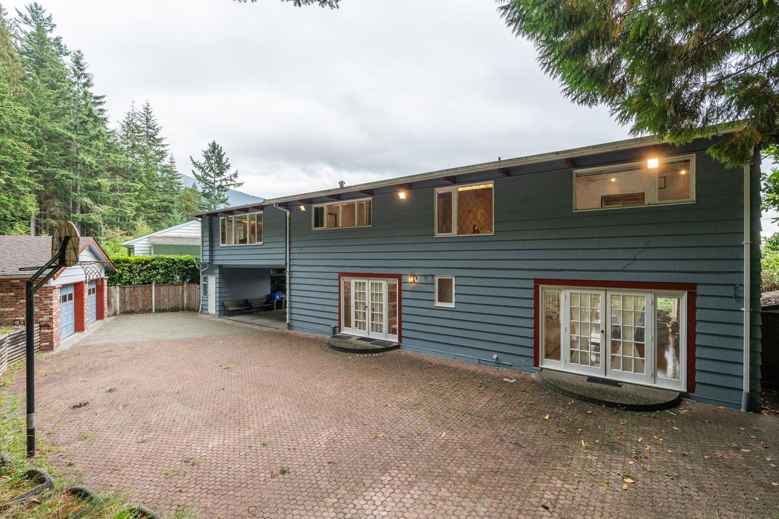 Listing Image 5