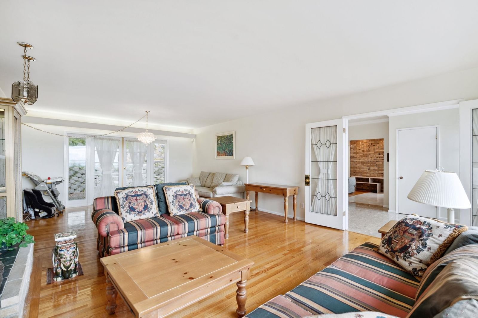Listing Image 9