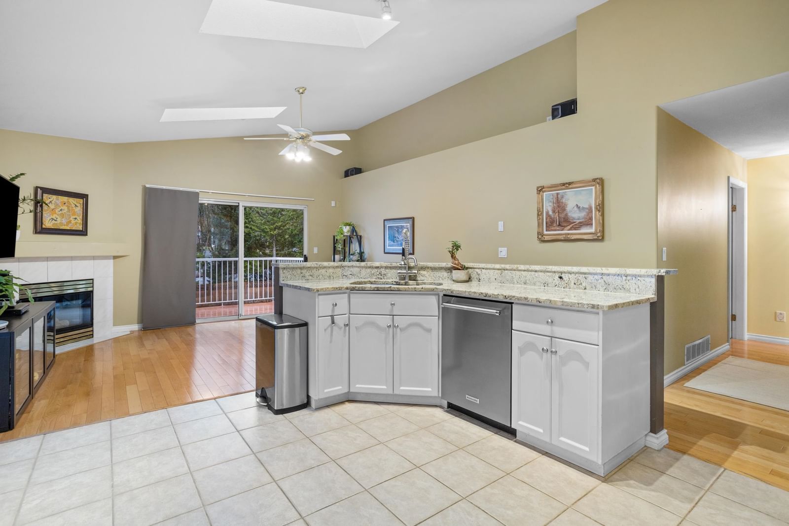 Listing Image 10