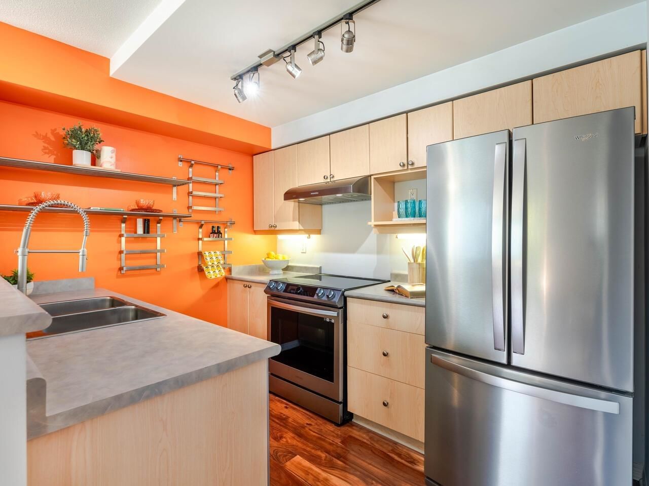 Listing Image 11