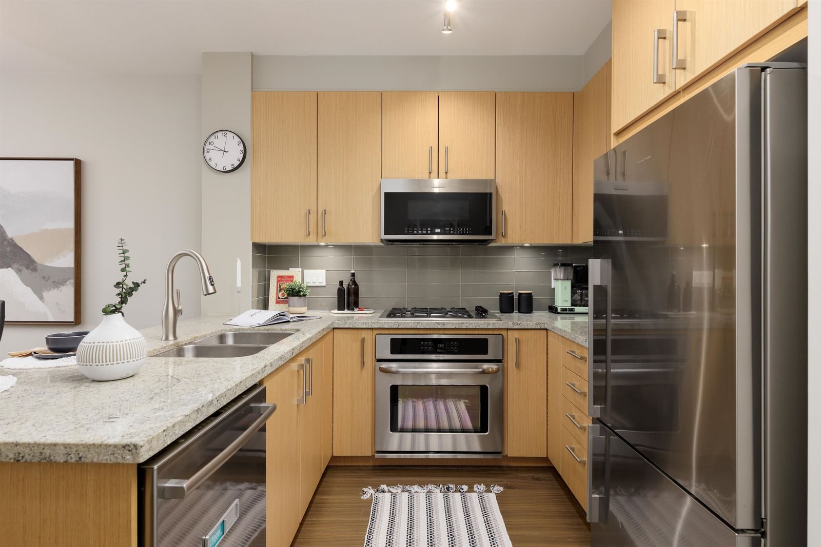 Listing Image 12