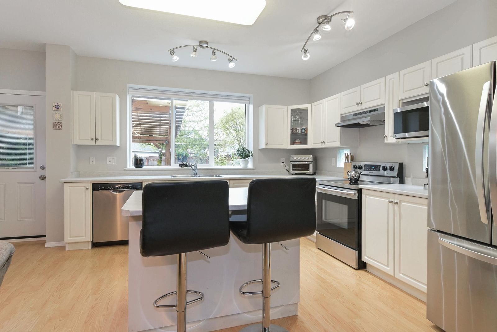 Listing Image 13