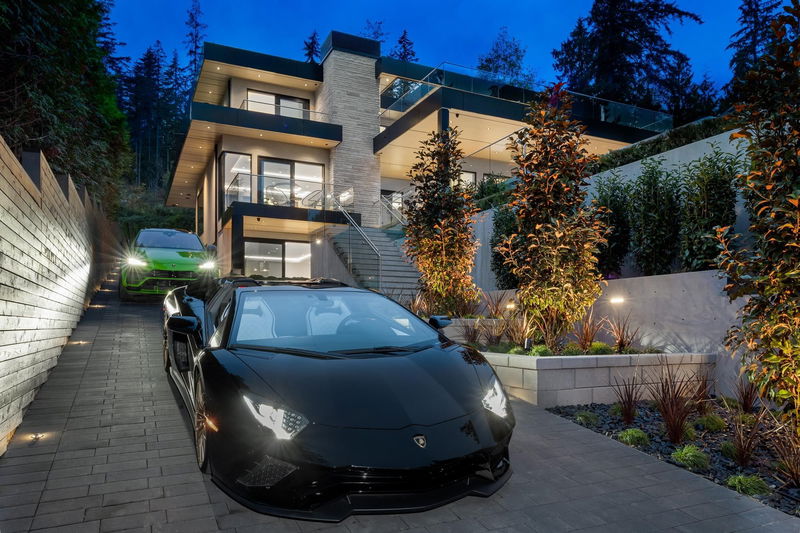 449 Hillcrest Street, West Vancouver, British Columbia