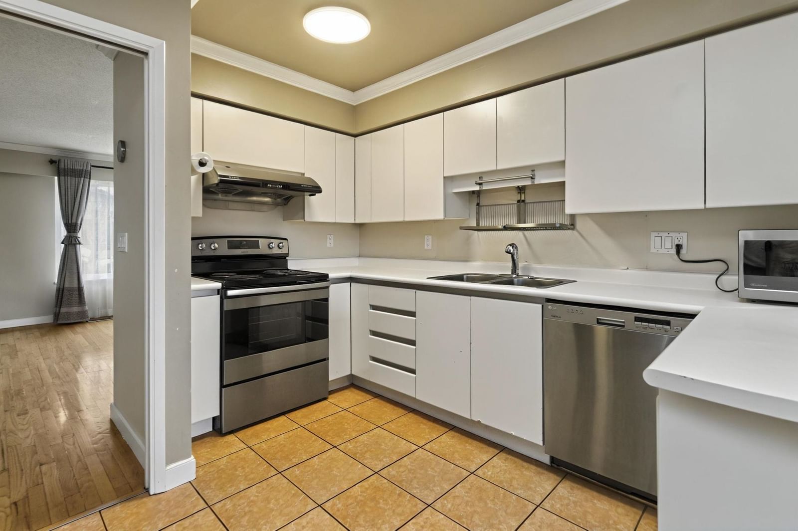 Listing Image 20