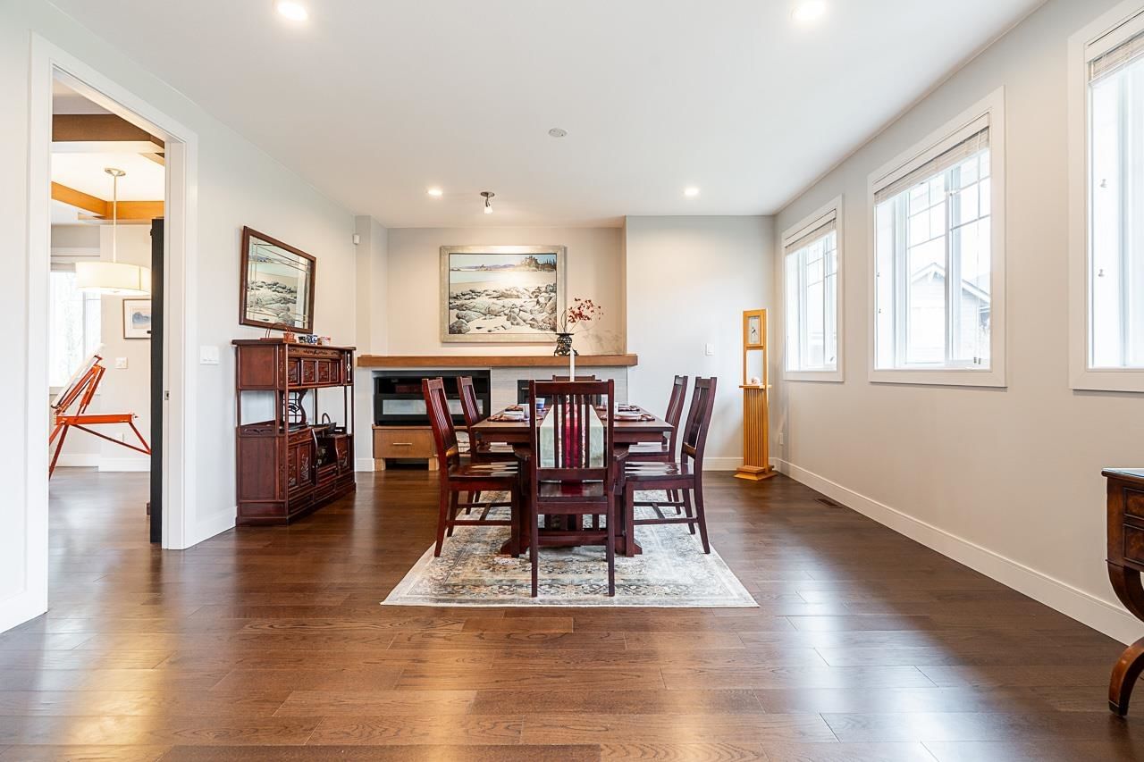 Listing Image 11
