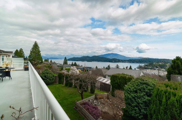 526 Spyglass Place