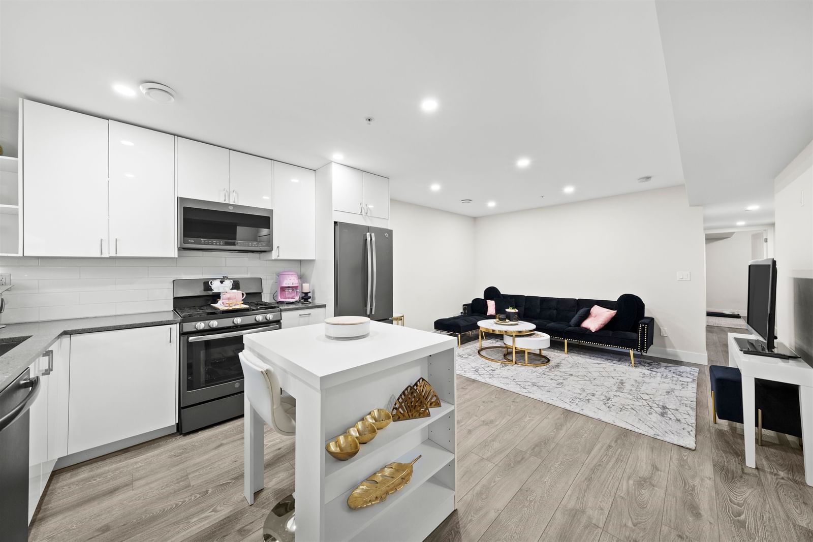 Listing Image 20