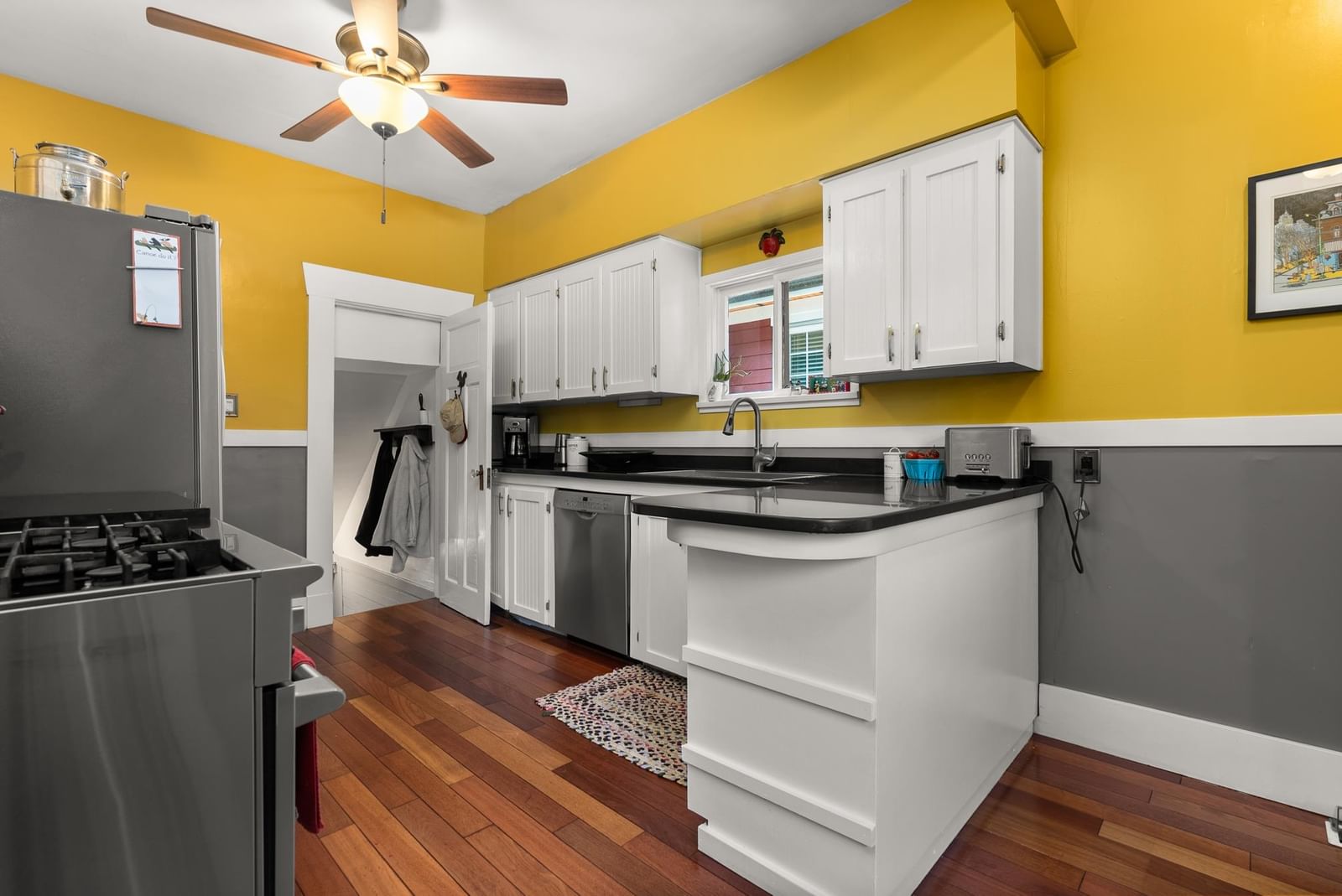 Listing Image 11