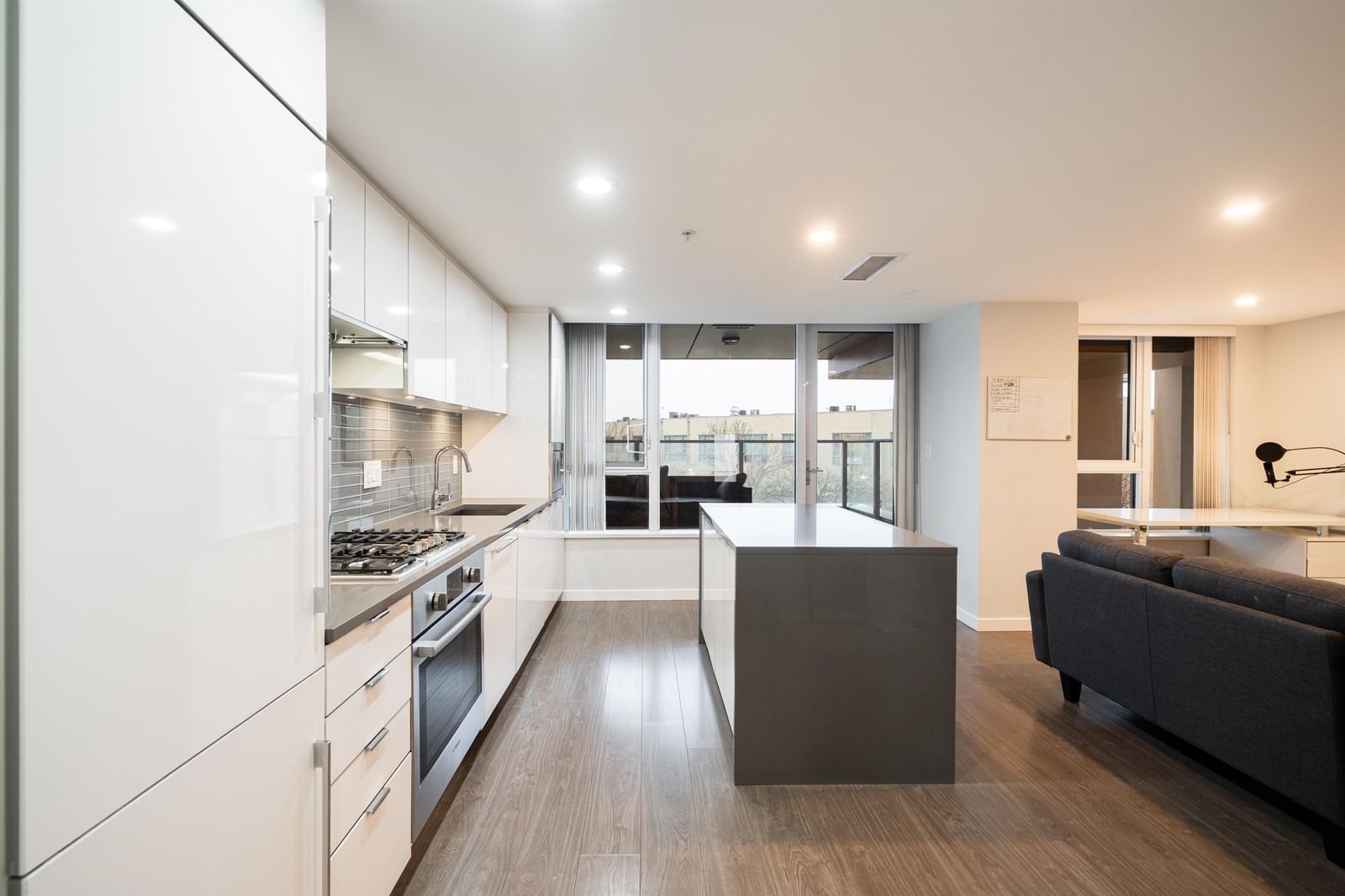 Listing Image 9