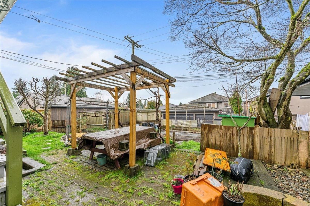Listing Image 6