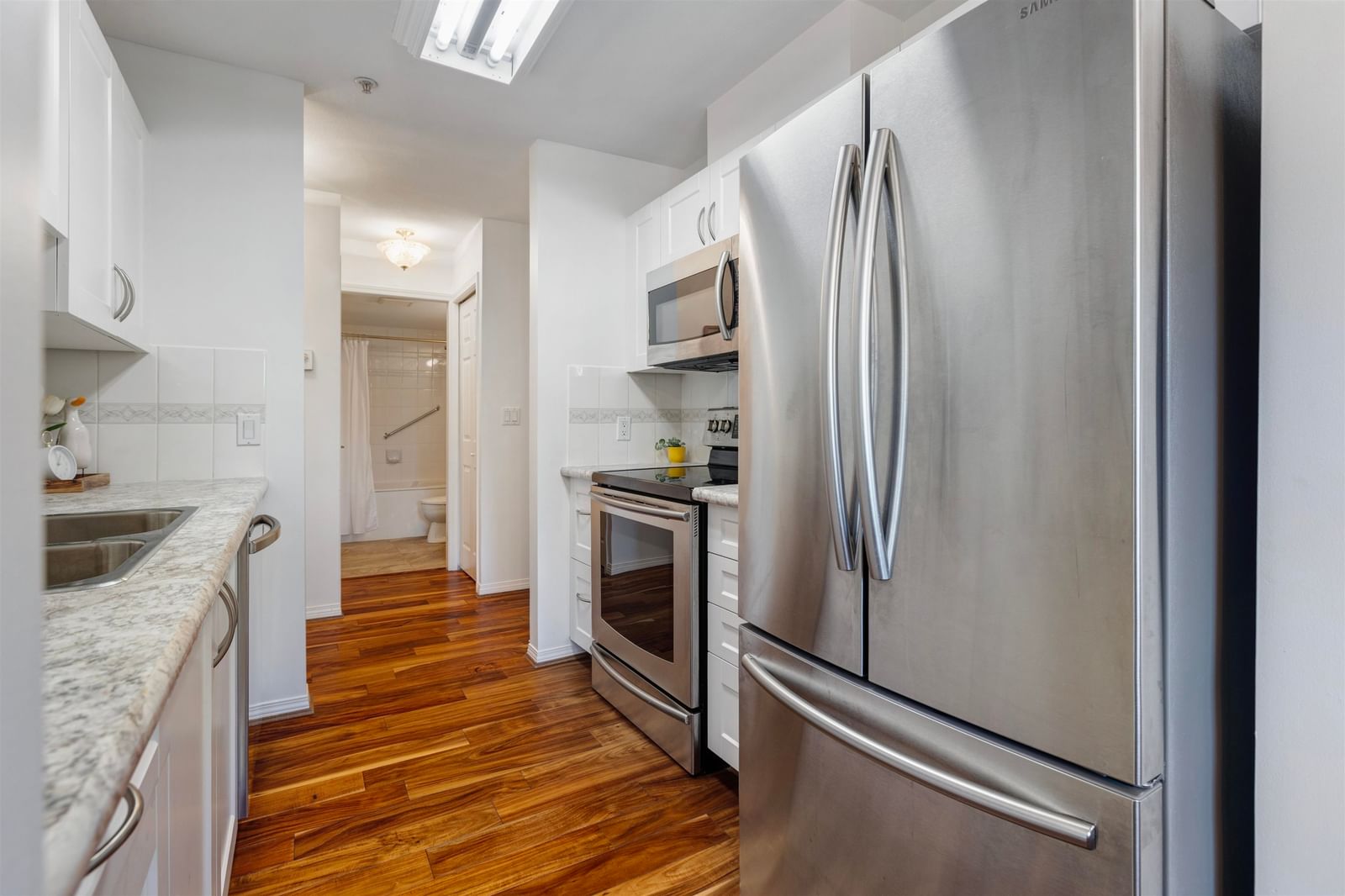 Listing Image 9