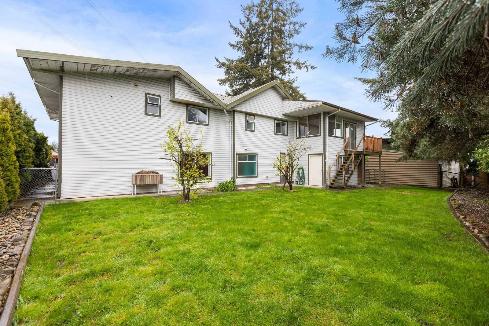 Listing Image 11