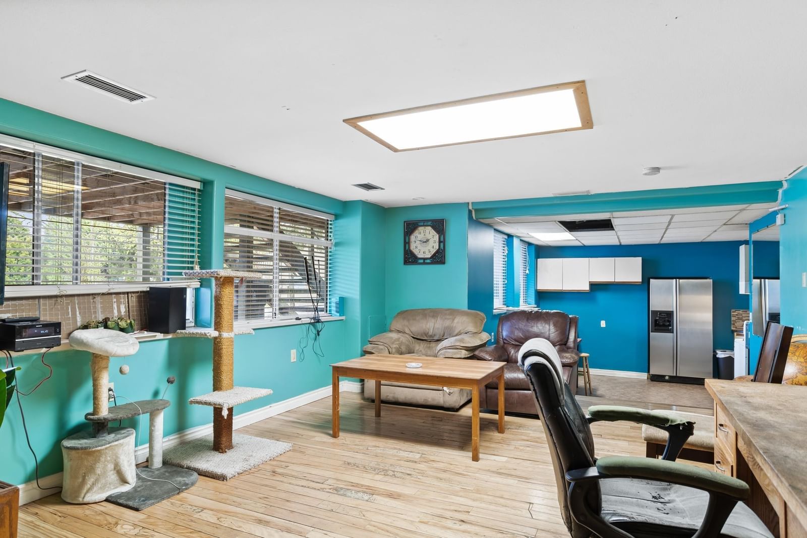 Listing Image 6