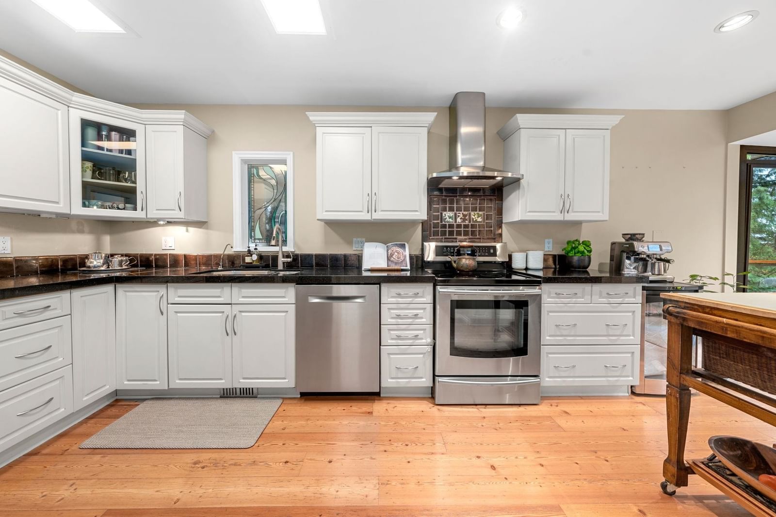Listing Image 10
