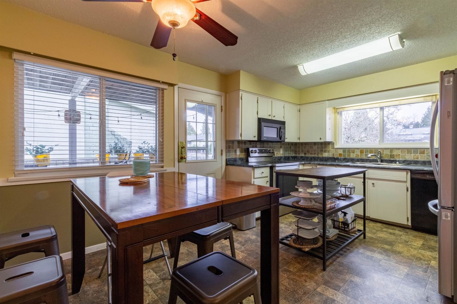 Listing Image 10