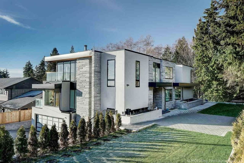 2010 Queens Avenue, West Vancouver, British Columbia