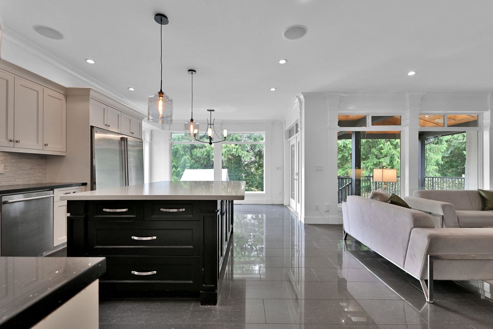Listing Image 11
