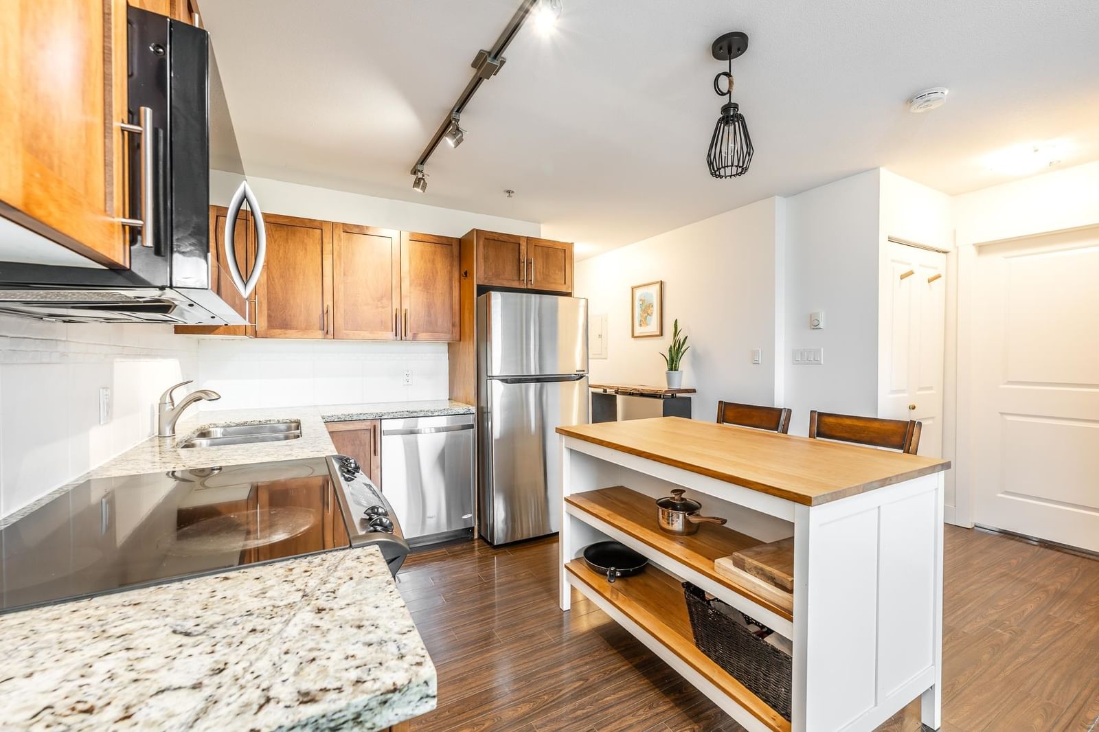 Listing Image 15