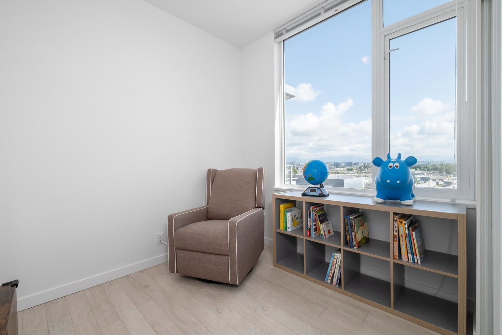 Listing Image 6