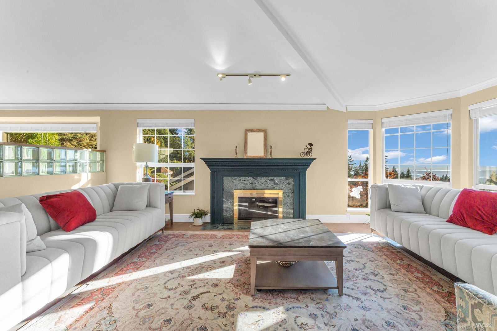 Listing Image 12
