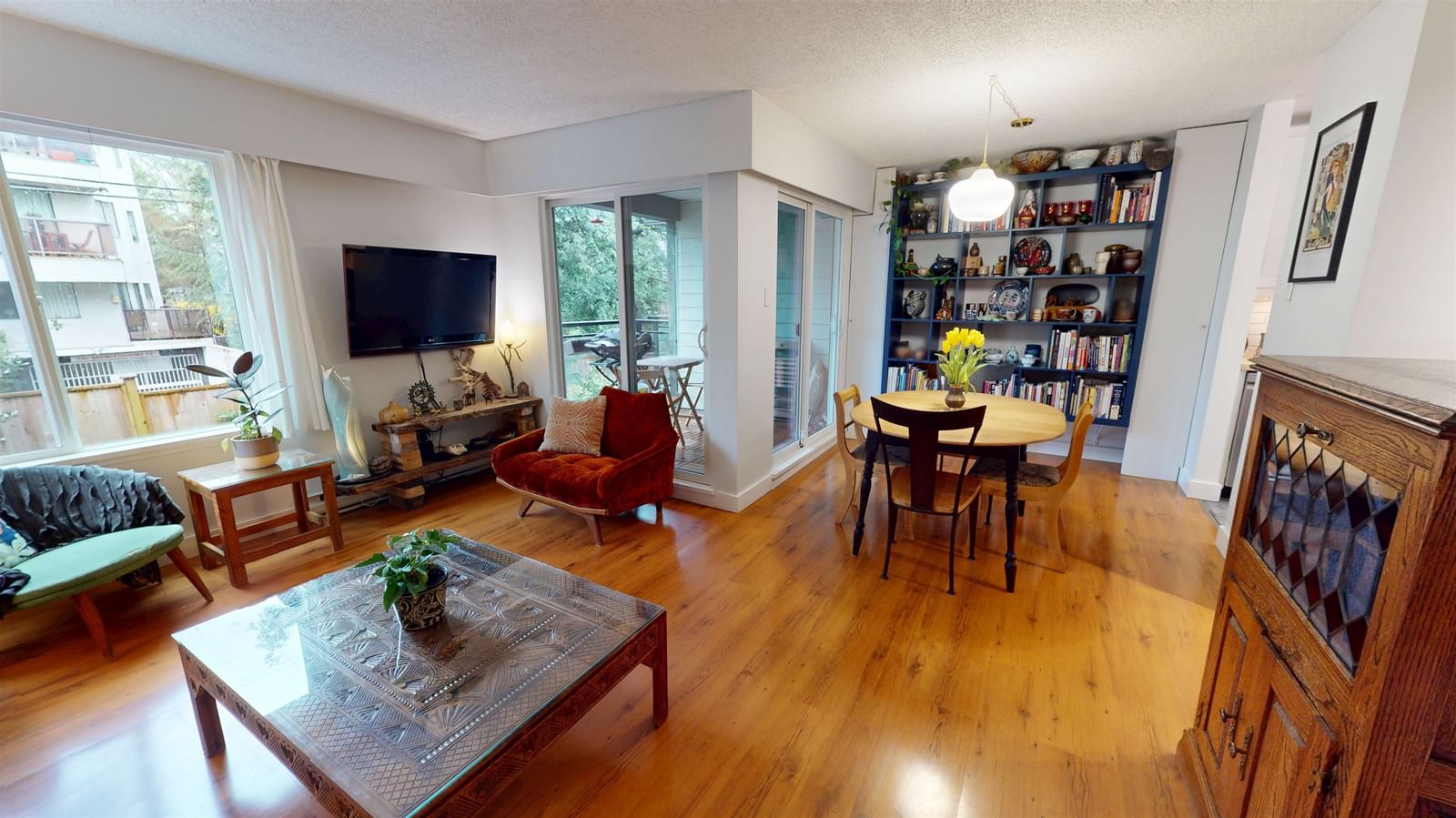 Listing Image 4