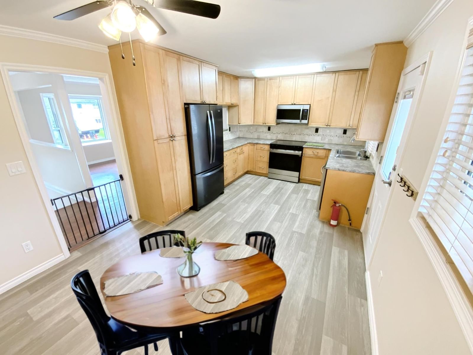 Listing Image 10