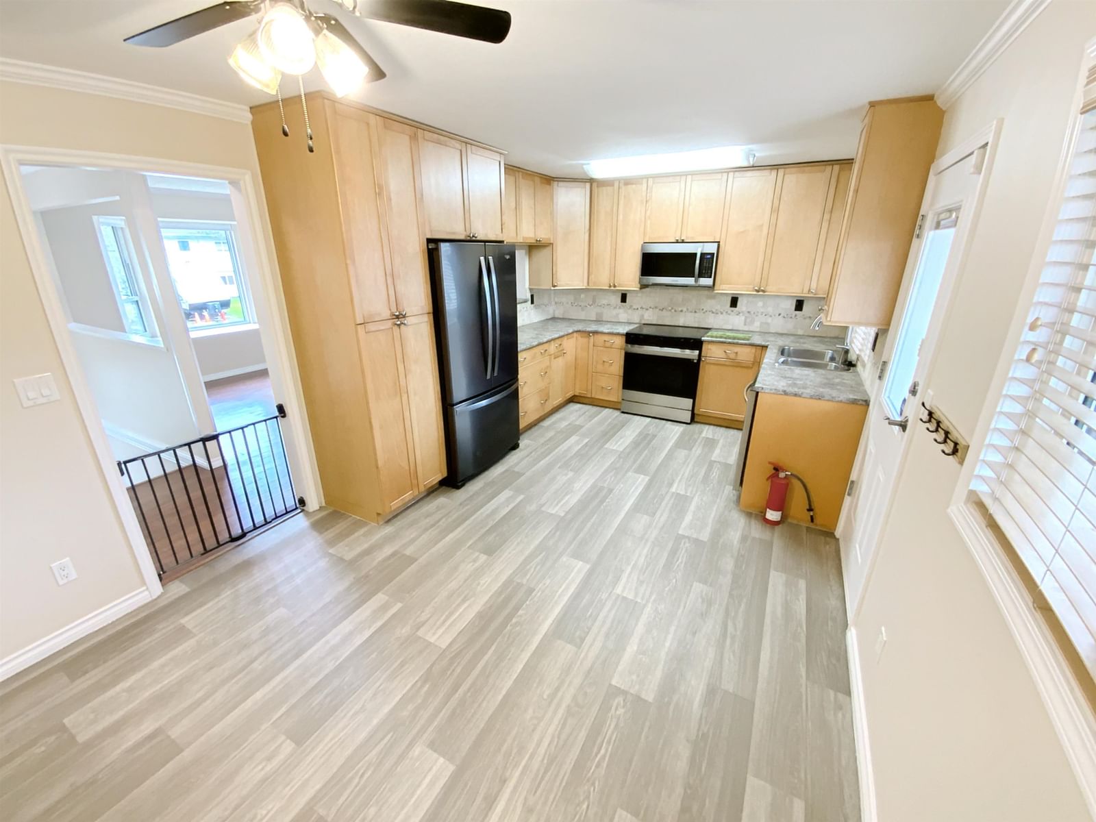 Listing Image 9