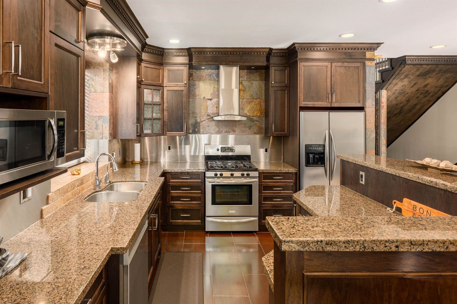 Listing Image 9