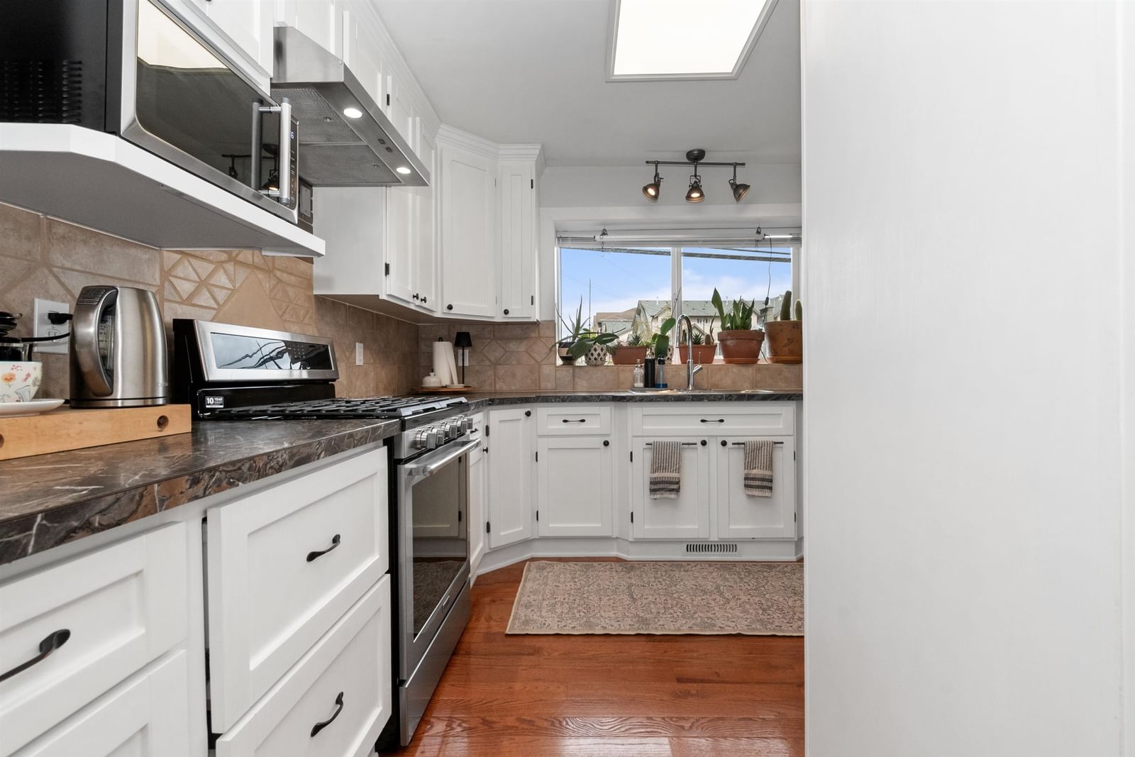 Listing Image 7