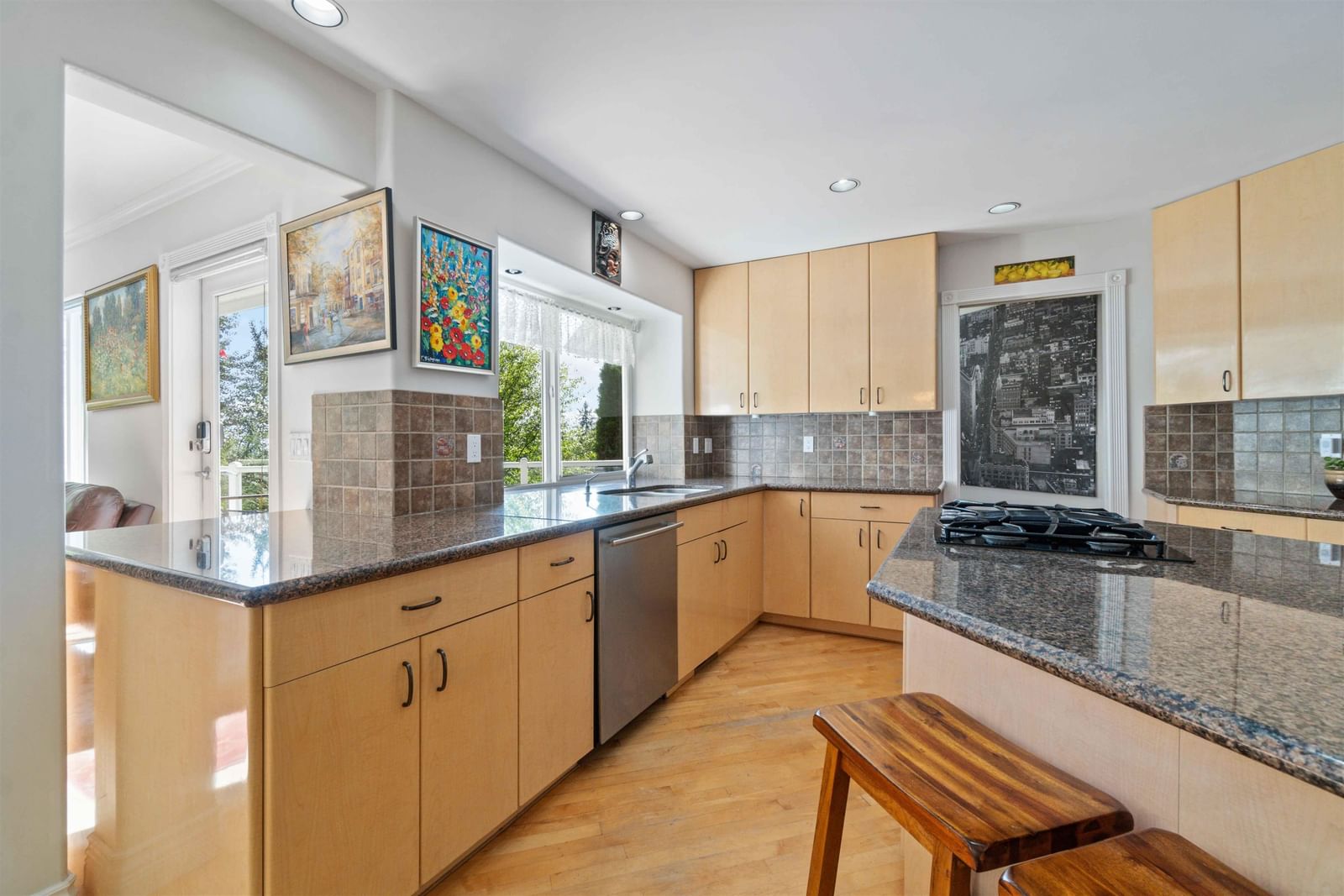 Listing Image 19