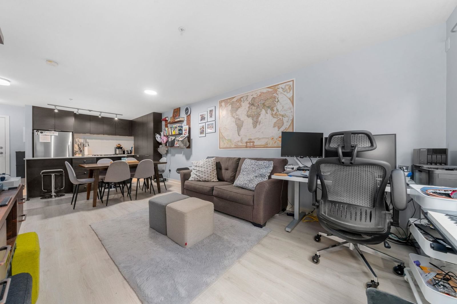 Listing Image 5
