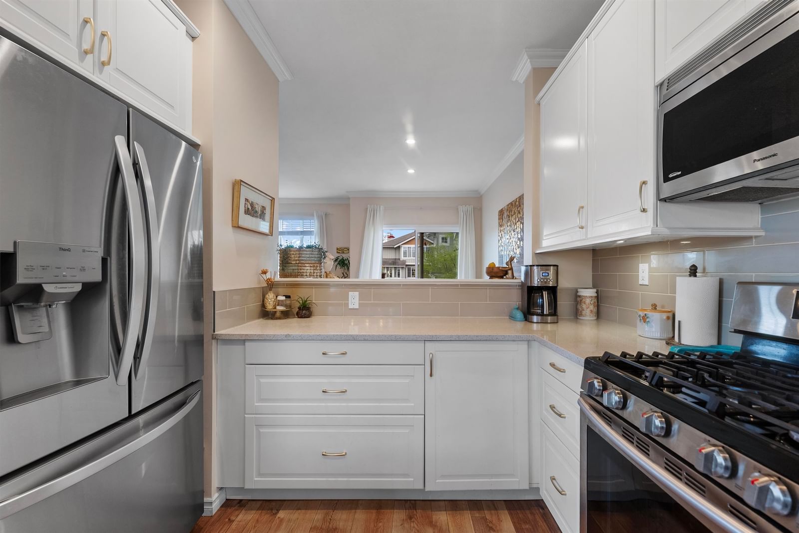 Listing Image 9