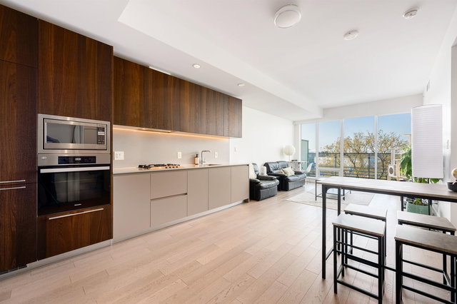 402 - 6622 Pearson Way