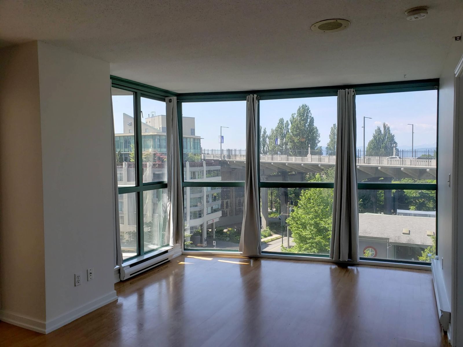 Listing Image 17