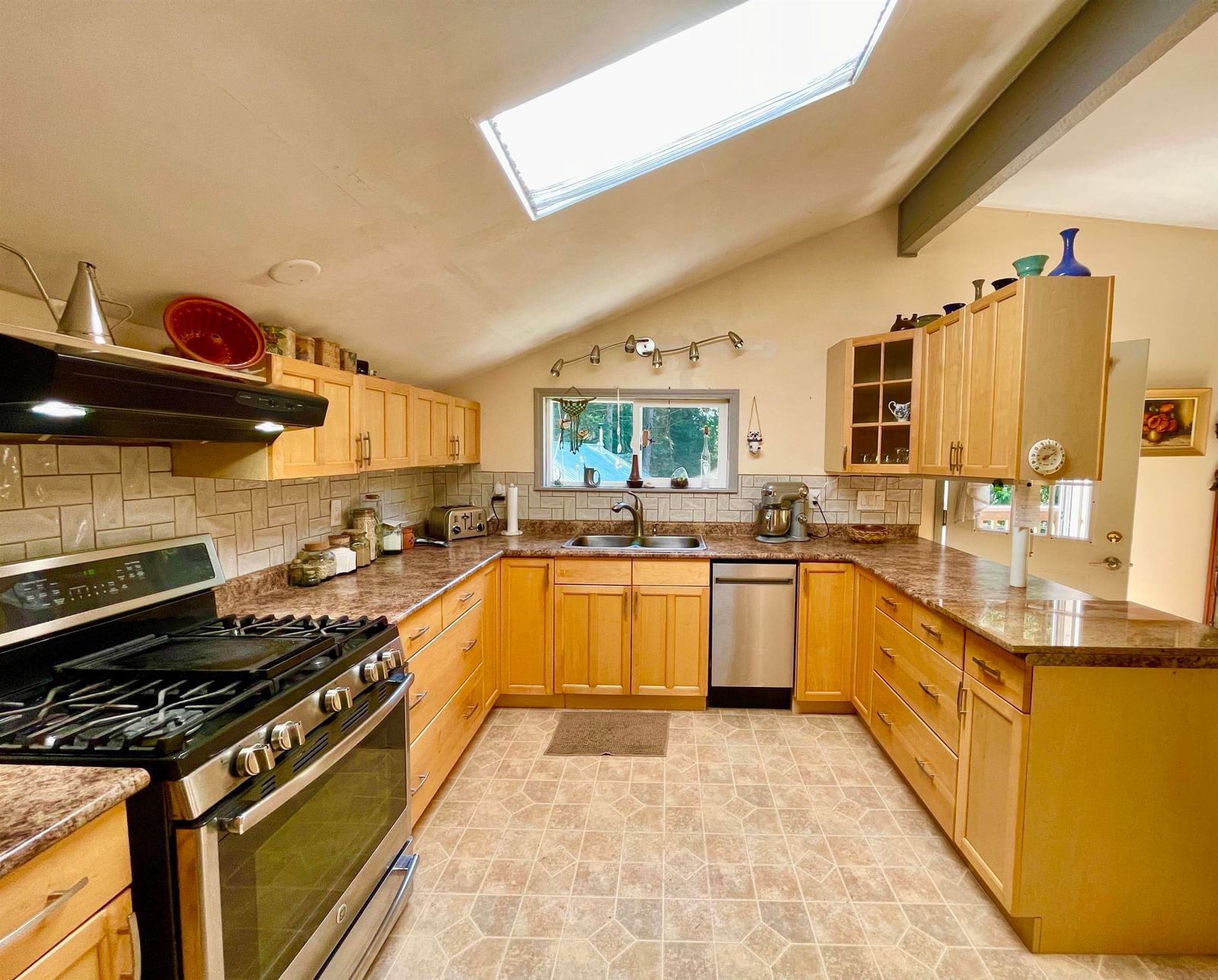 Listing Image 3
