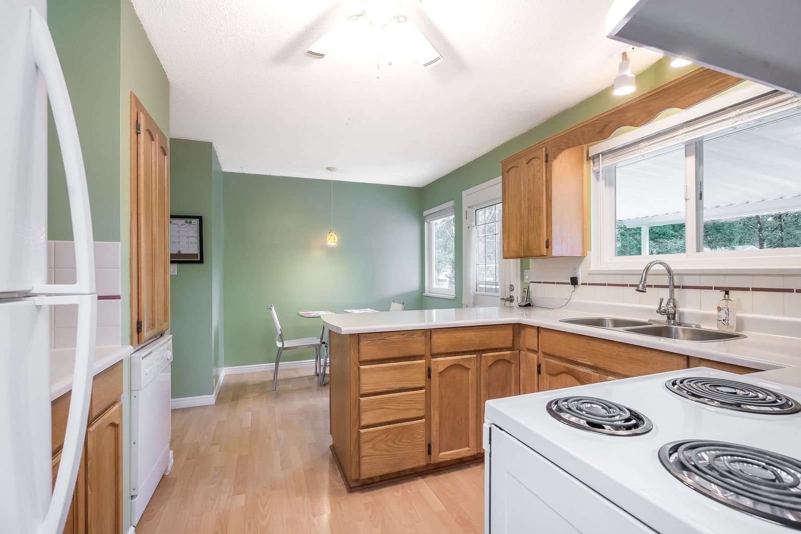 Listing Image 12