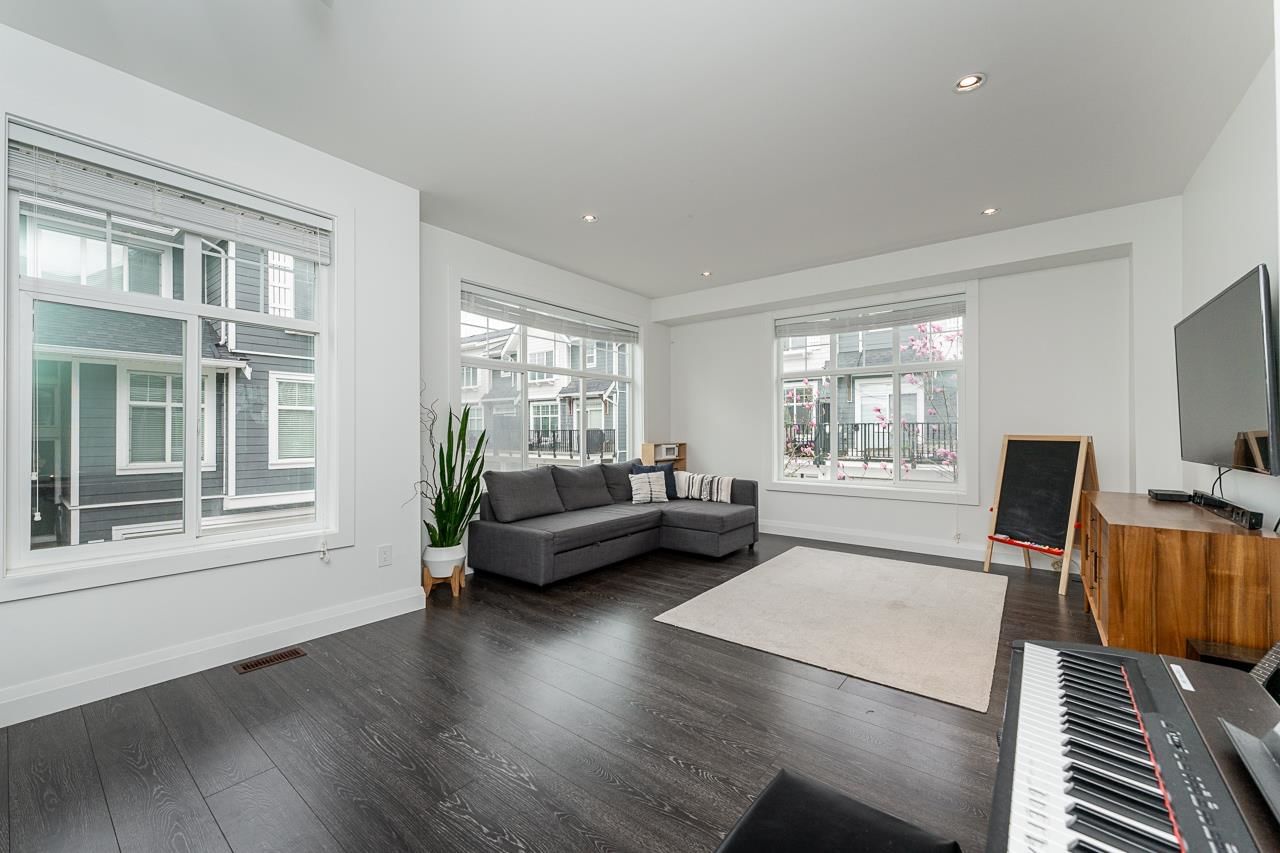 Listing Image 15