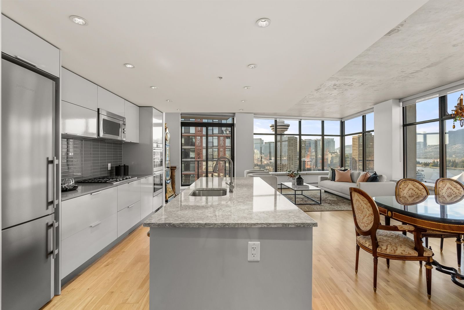 Listing Image 11