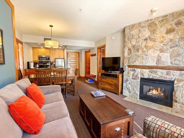 537-D - 2036 London Lane