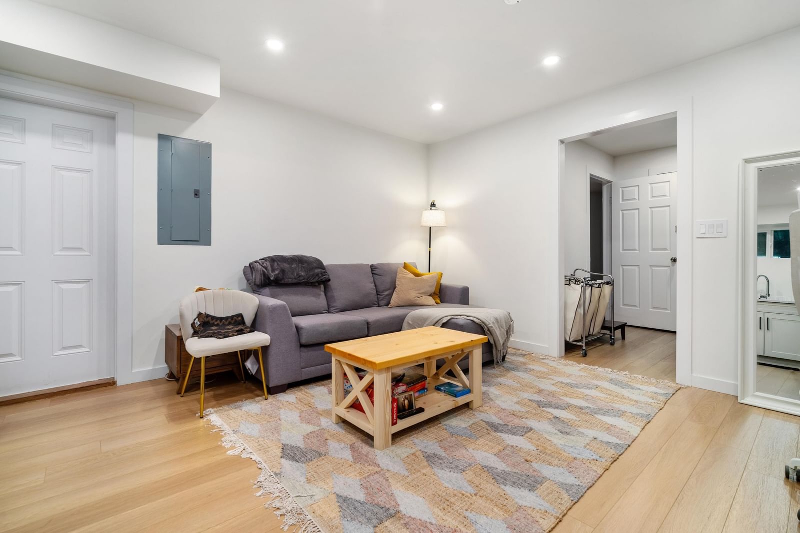 Listing Image 19