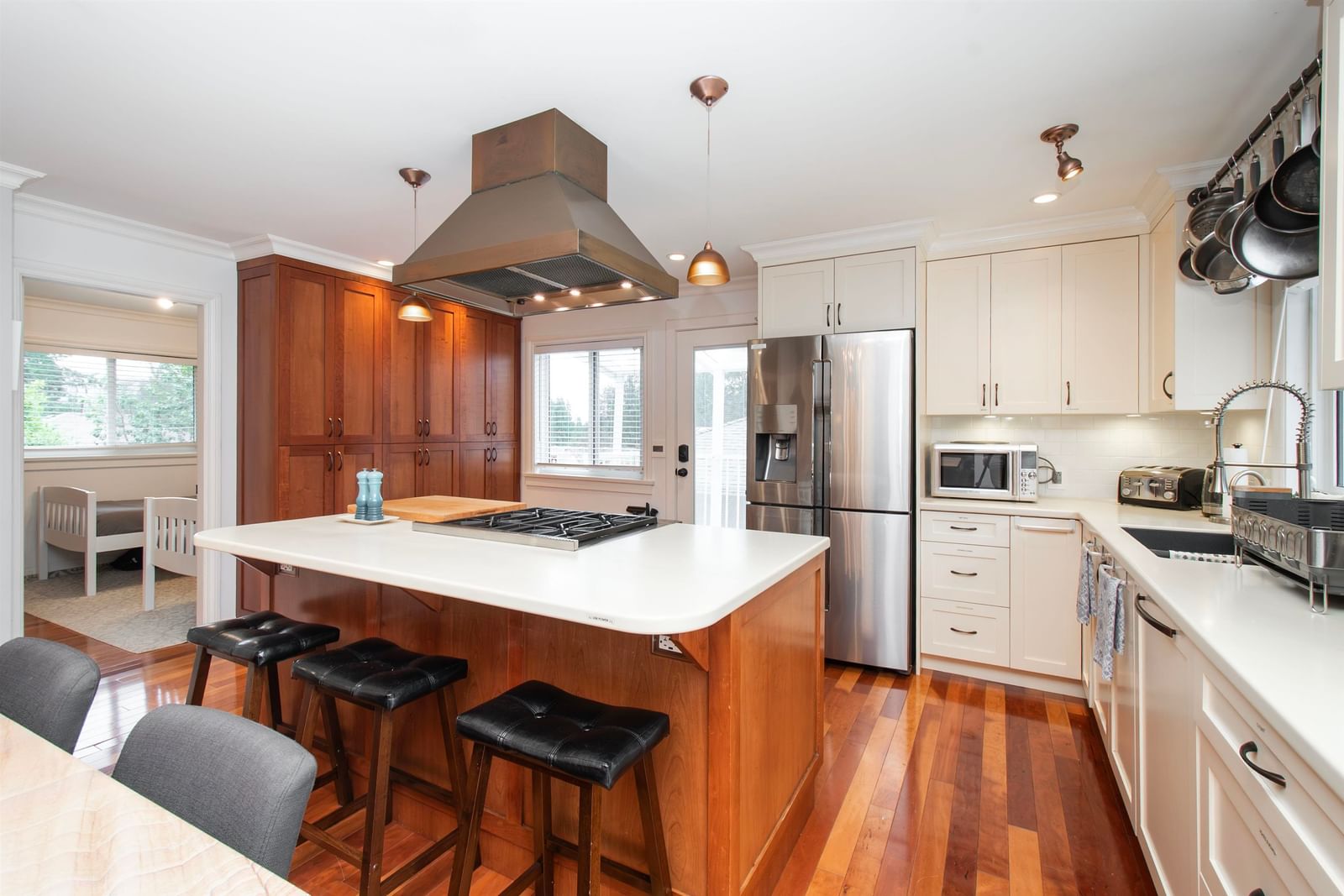 Listing Image 9