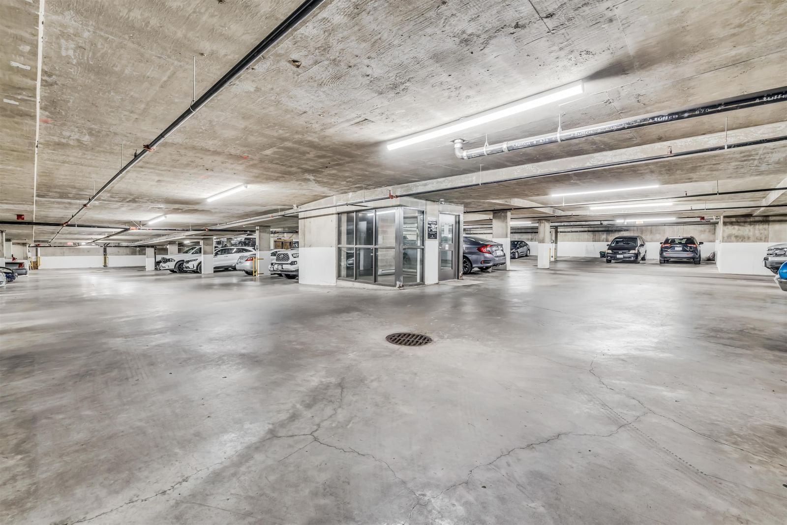 Listing Image 8