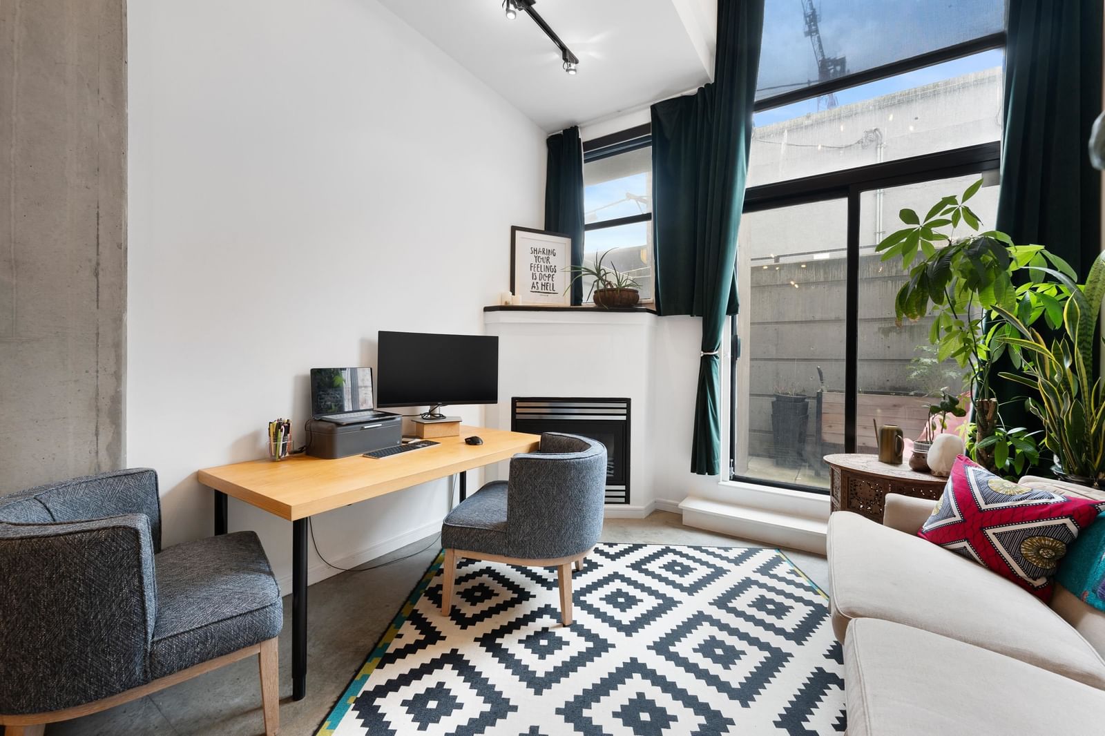 Listing Image 11