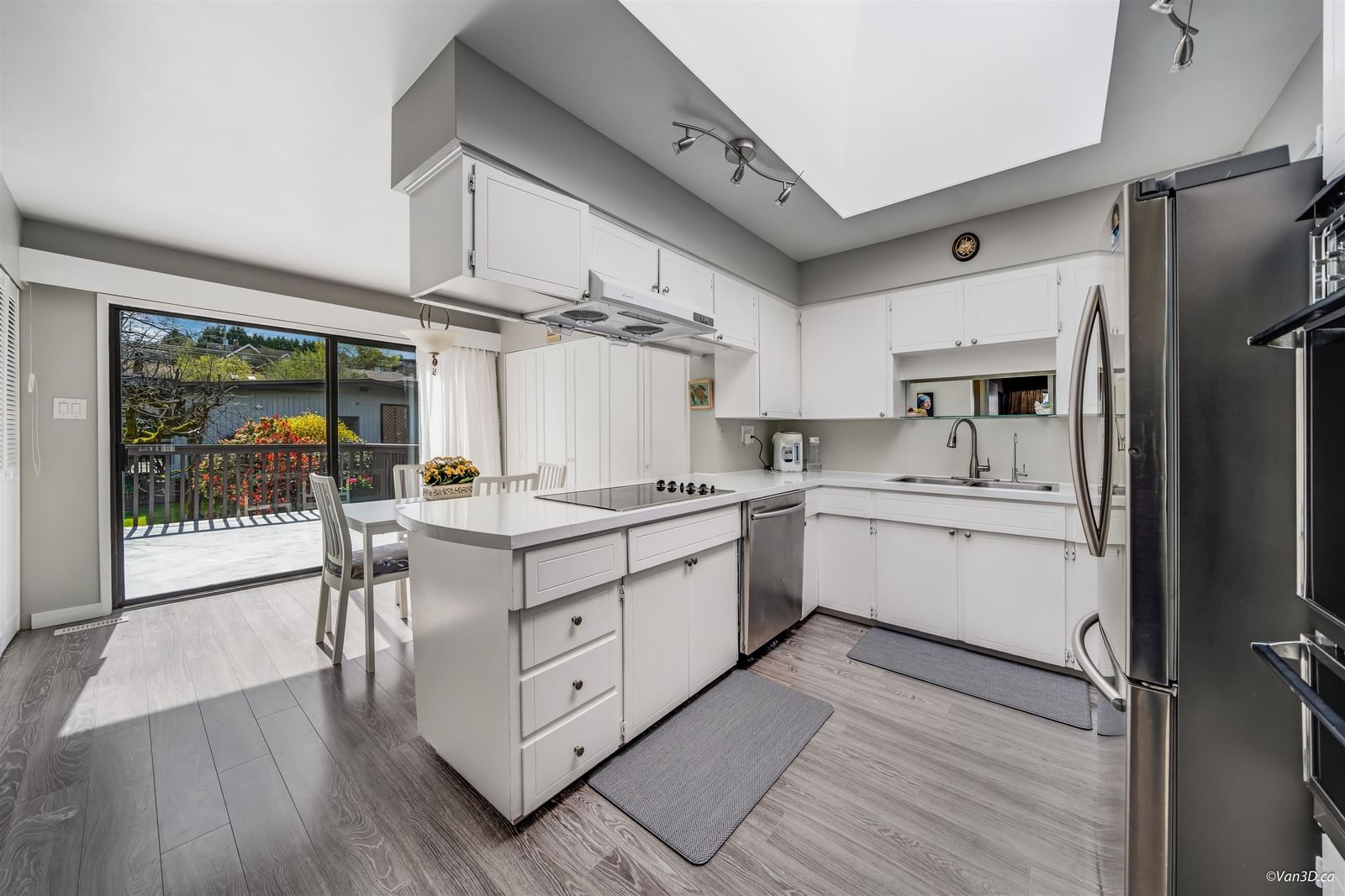 Listing Image 9