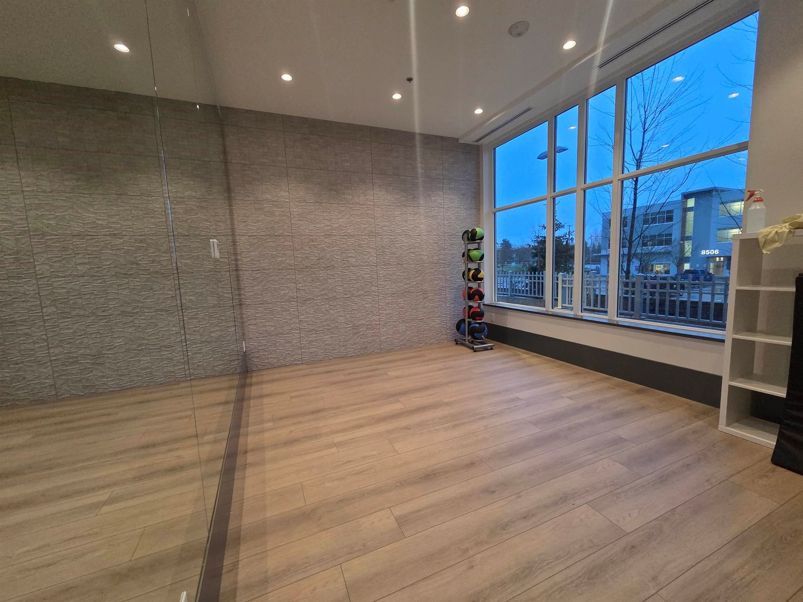Listing Image 23