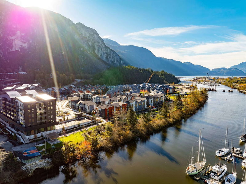 38083 Helm Way, Squamish, British Columbia
