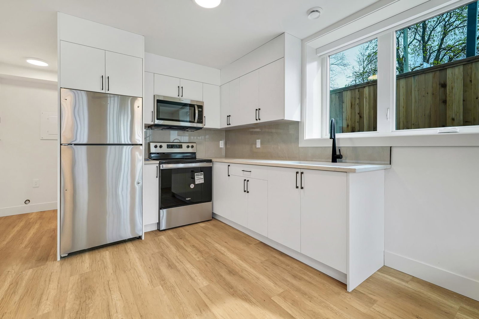 Listing Image 14