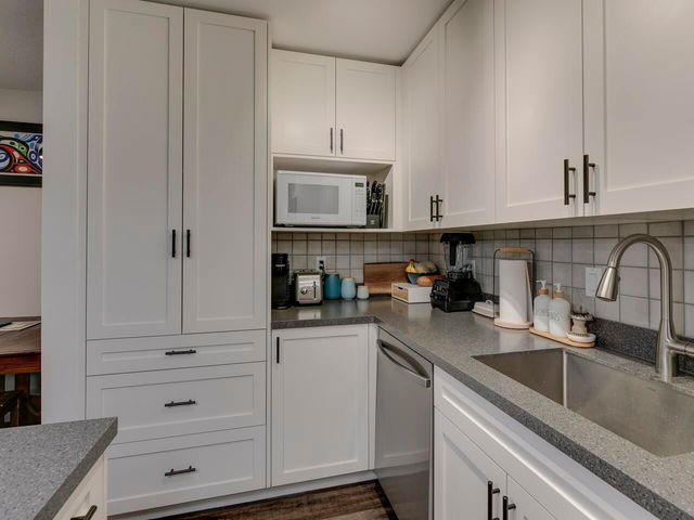 B102 - 40120 Willow Crescent
